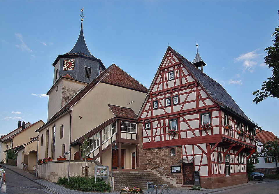 Laurentiuskirche und Rathaus