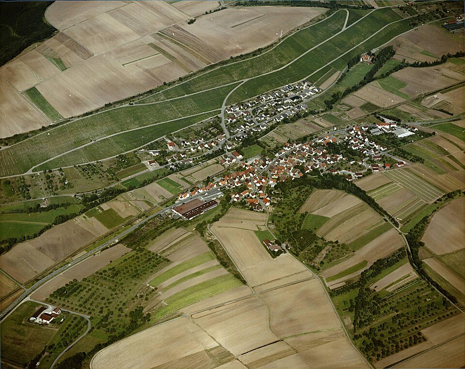 Weiler aus der Luft von Südwesten, 1985