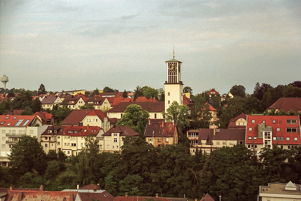 Blick von der Herz-Jesu-Kirche auf die evangelische Paulus-Kirche
