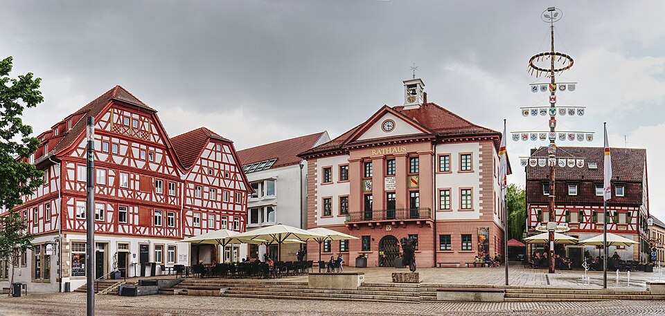 Marktplatz mit Rathaus