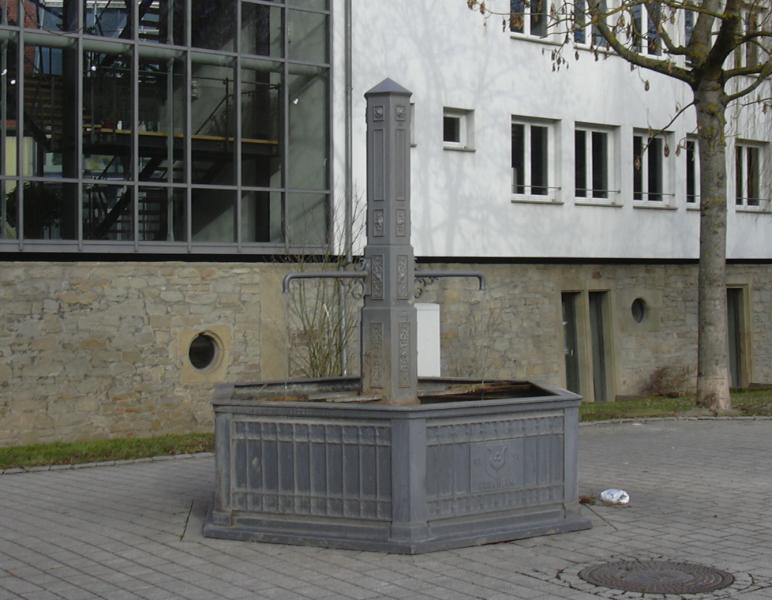 Dorfbrunnen am Bürgerhaus